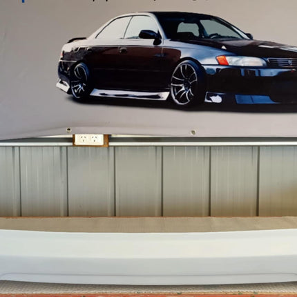 Modellista-style rear lip Toyota Crown Majesta UZS186/187